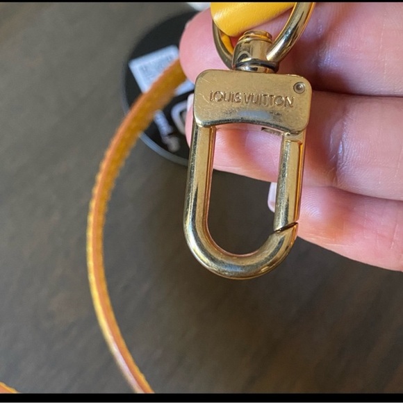 Louis Vuitton Epi Leather Pouchette - Picture 12 of 17